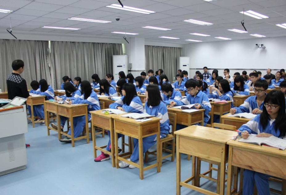 高考“零分”考生考场撕别人答题卡：堕入深渊前，她也曾乖巧