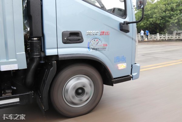 试驾福田奥铃国六轻卡，这配置跑城市配送妥妥的