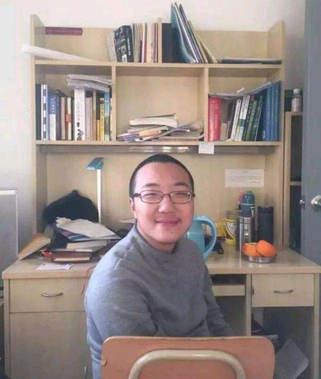 甘肃小伙高考648分，带母亲上清华4年，最后实现人生理想