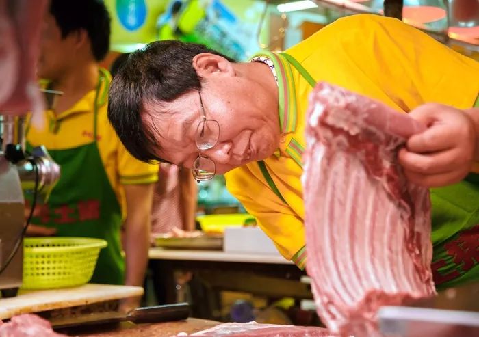 高考状元天之骄子变身猪肉屠夫，看北大“丑角”的另类人生