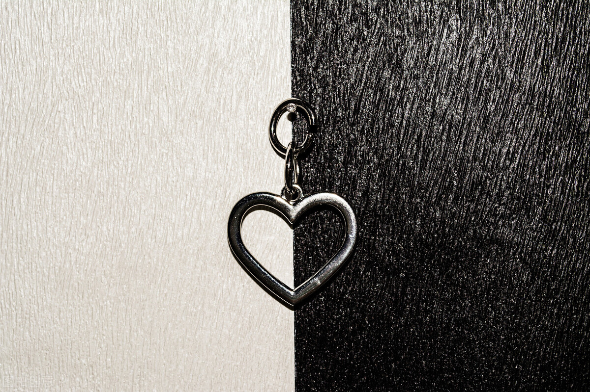 某高校教室不雅视频曝光，遭全网疯传：纵欲的人生，到底有多可怕