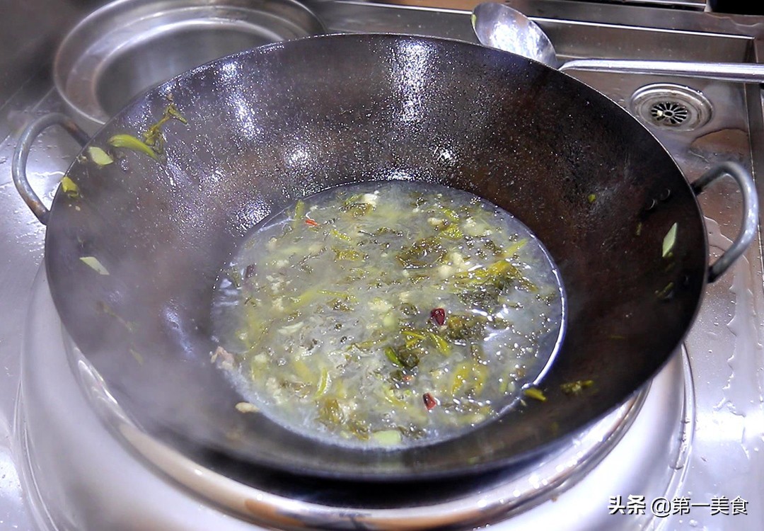 图片[4]-【酸菜炖锅】做法步骤图 酸爽开胃 真暖和-起舞食谱网