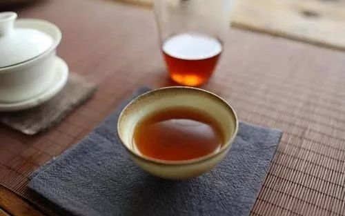 普洱茶适合什么季节喝（喝普洱茶的5个好处）