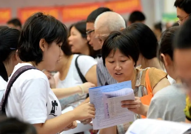 江西高校排行榜前五：南昌大学、江西师范大学、江西财经大学、华东交通大学、景德镇陶瓷学院。