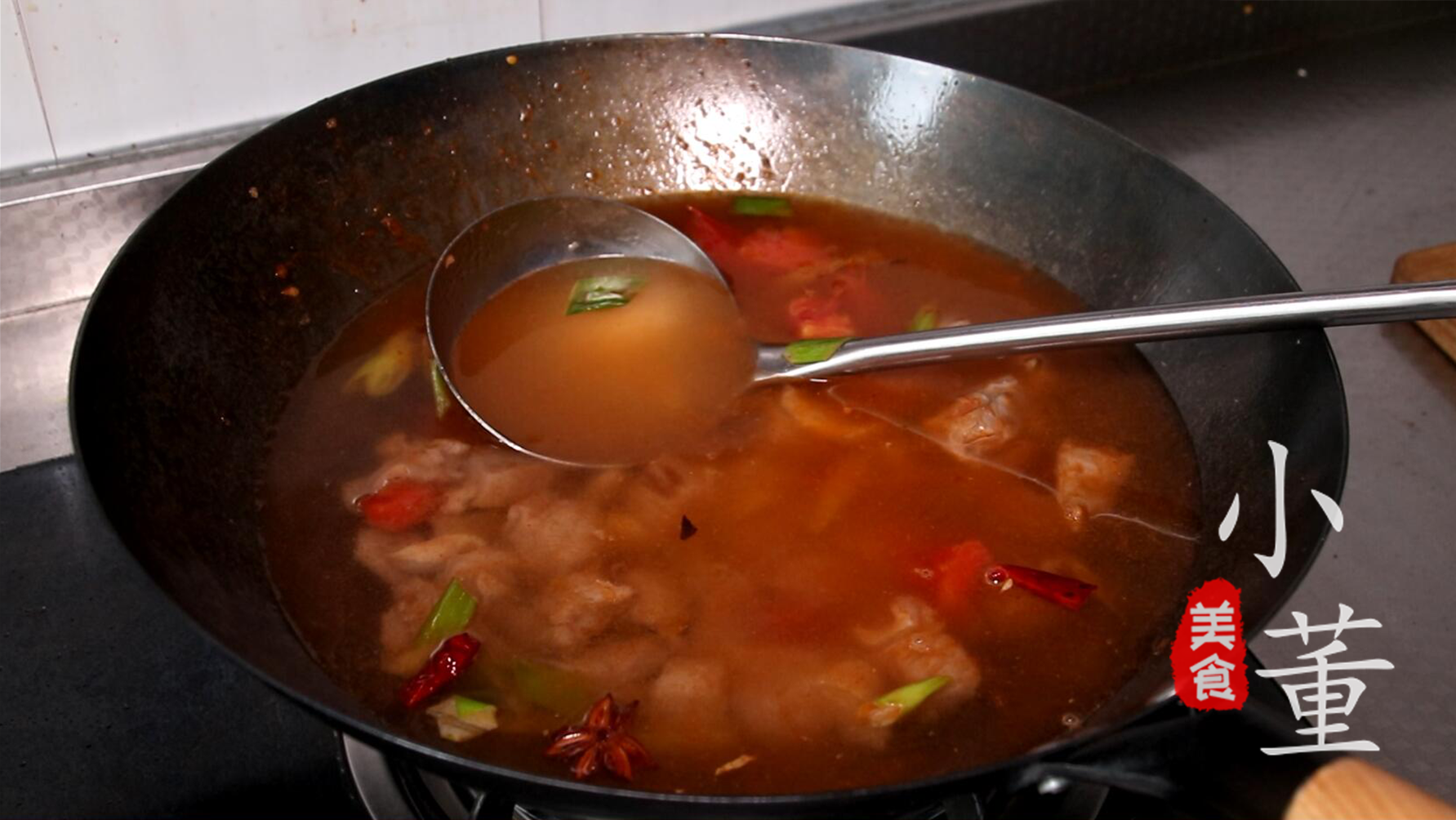 西红柿不要再炒着吃了，配1块牛肉，香嫩开胃，上桌连汤都不剩