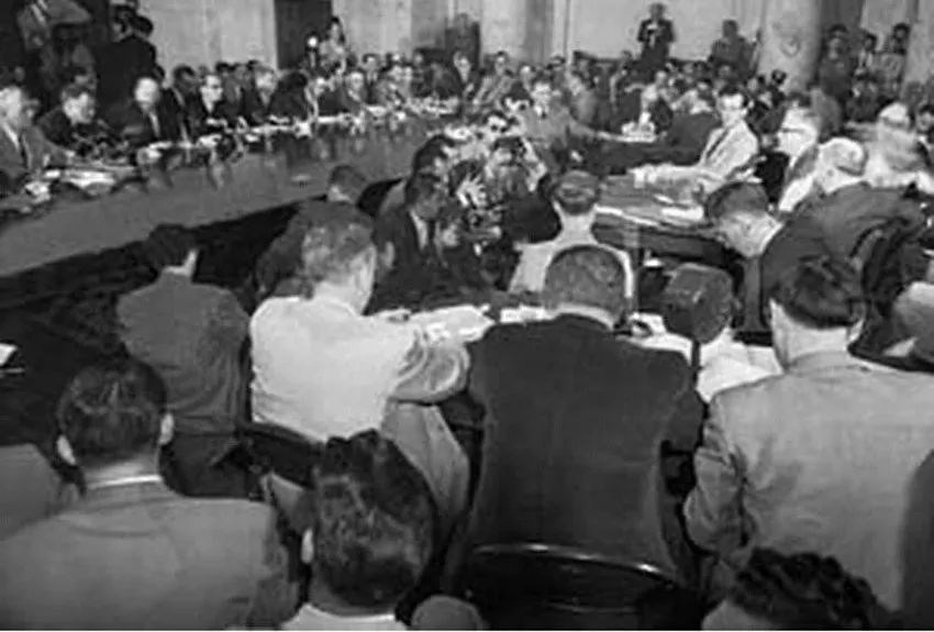 麦卡锡主义：一个游荡在美国上空的幽灵