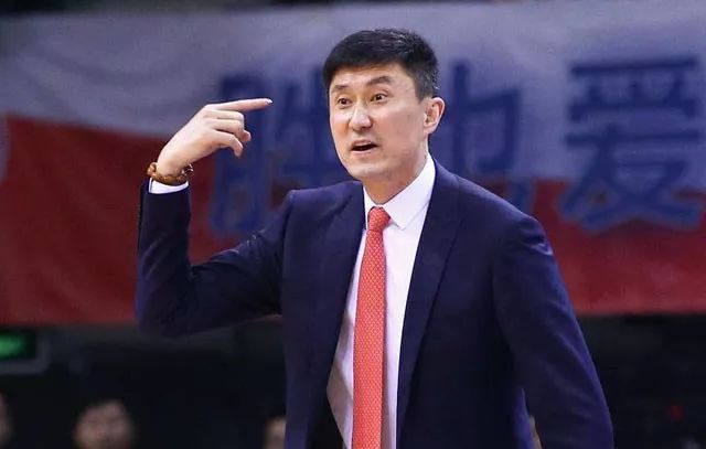 杜峰为什么不进过nba(深度分析：杜锋凭啥取代李楠？不外乎四个原因，有无奈也有尝试)