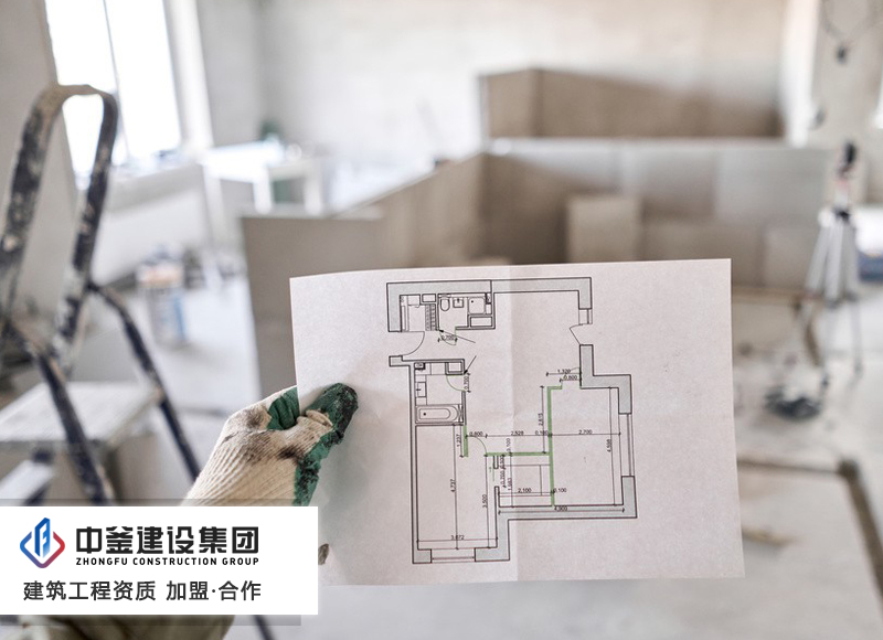 加盟建筑装修装饰工程分公司，施工挂靠，自己成立工程公司哪个好