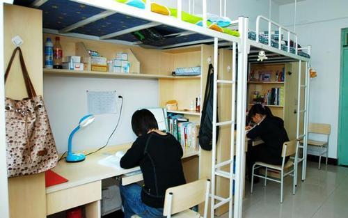 成都大学宿舍（四川一大学女寝火了）