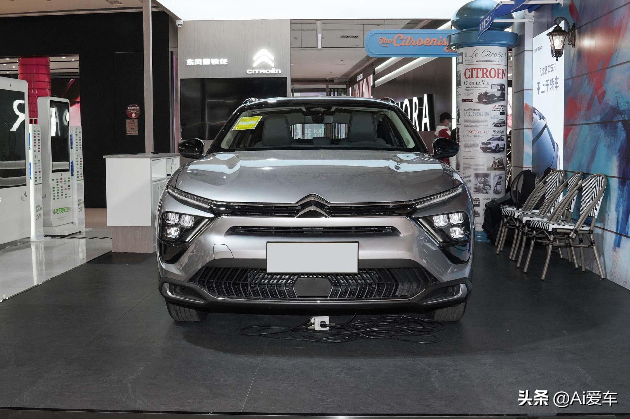 5.8L油耗8AT自动，大空间合资家用车，低价且豪华，实拍凡尔赛C5 X