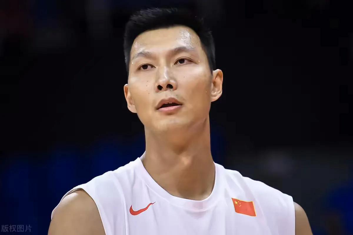 cba为什么又穿nike（“脱鞋门”后，易建联被允许在CBA穿耐克，为何他有特权？）