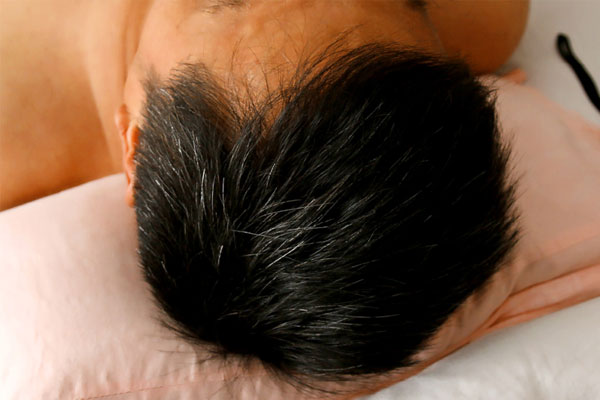 年过40头发半白，原因可能并非衰老，黑发变白发，你可以这样做