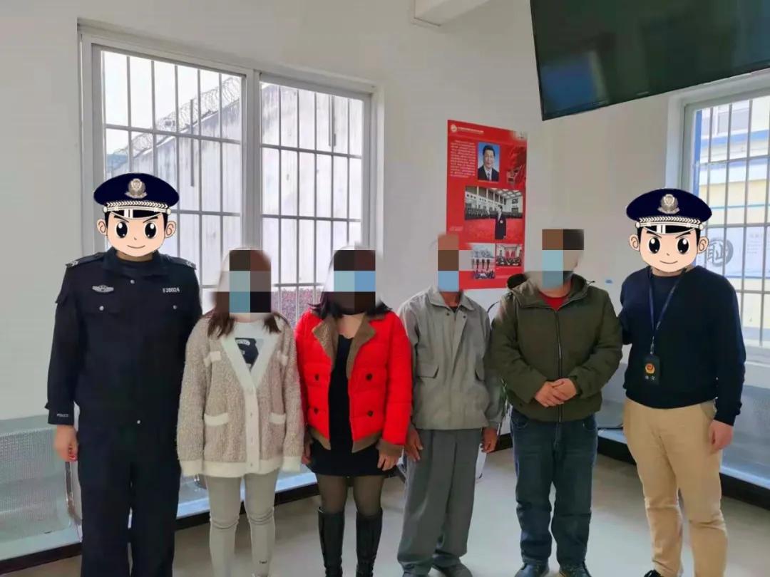 浴室，出租房间，“桃色交易”！警察持续敲打多个“猥亵的巢穴”，数十名男女被劫走。