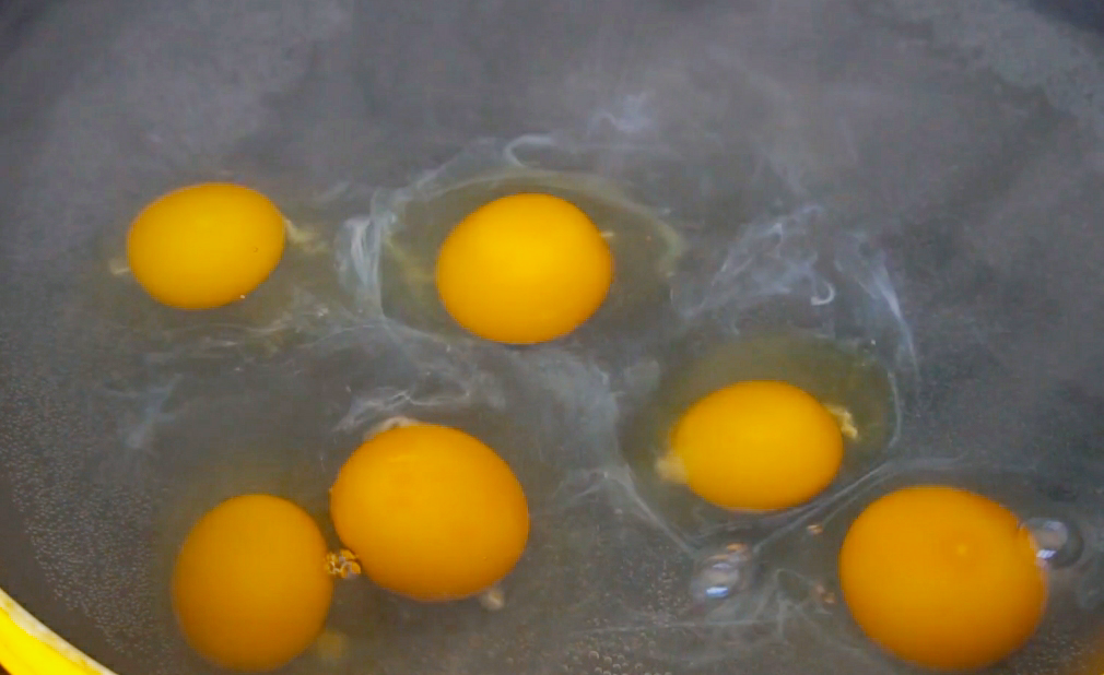 做水煮荷包蛋，其实很简单，牢记“3要3不要”，荷包蛋完整不破皮