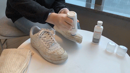 小白鞋刷完还在用纸巾包？会过日子的人早换新招了，省钱省事