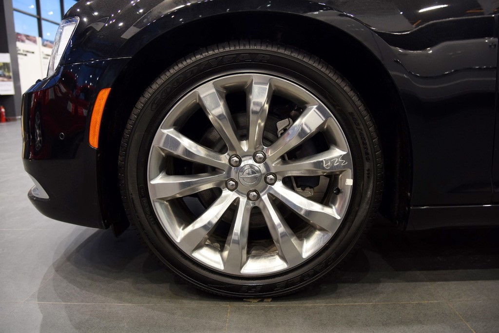 克莱斯勒300c:40万买到能品味的历史,加50万的配置