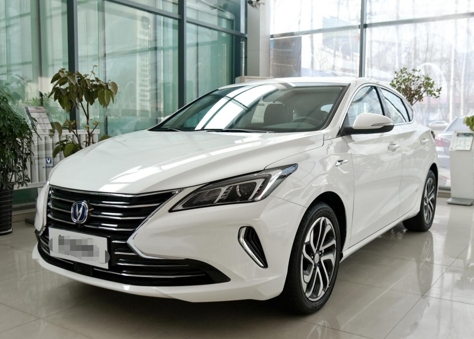 全新长安逸动xt,1.6动力油耗6升,落地7万,比帝豪还帅气