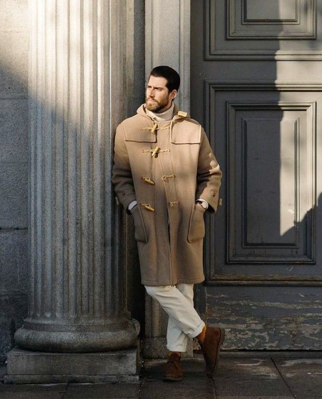 过冬除了羽绒和棉袄，牛角扣大衣保暖又有风度，40岁男人穿更减龄