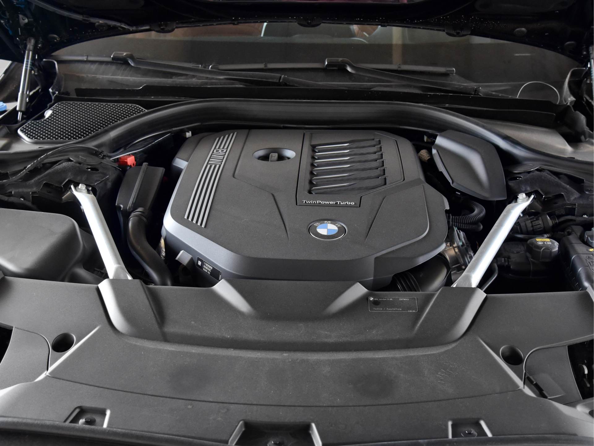 4.4T双涡轮，4.1s破百豪华旗舰轿车，实拍宝马750li