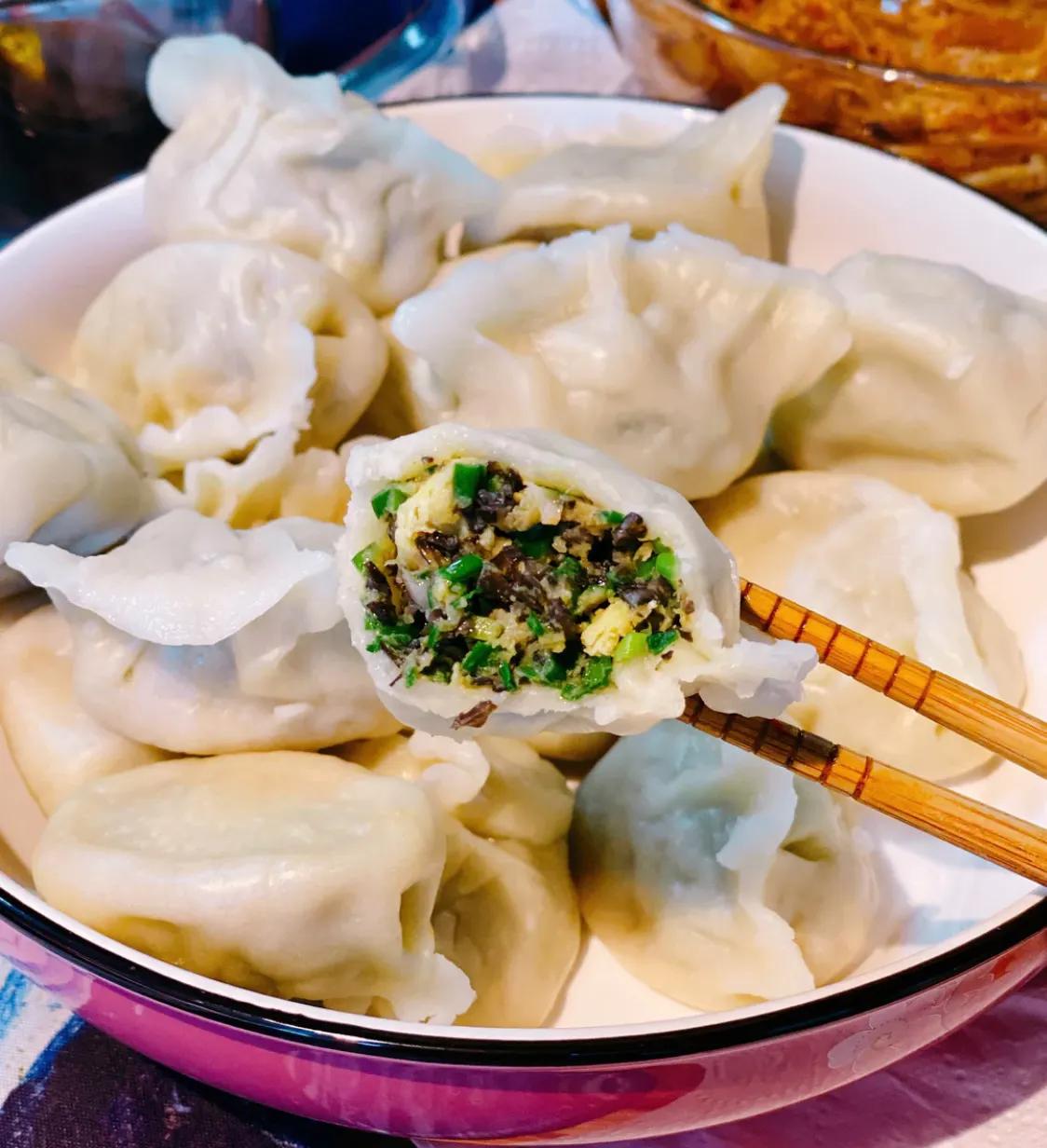 香菇三鲜饺子的做法（味道鲜美健康的三鲜馅水饺做法）