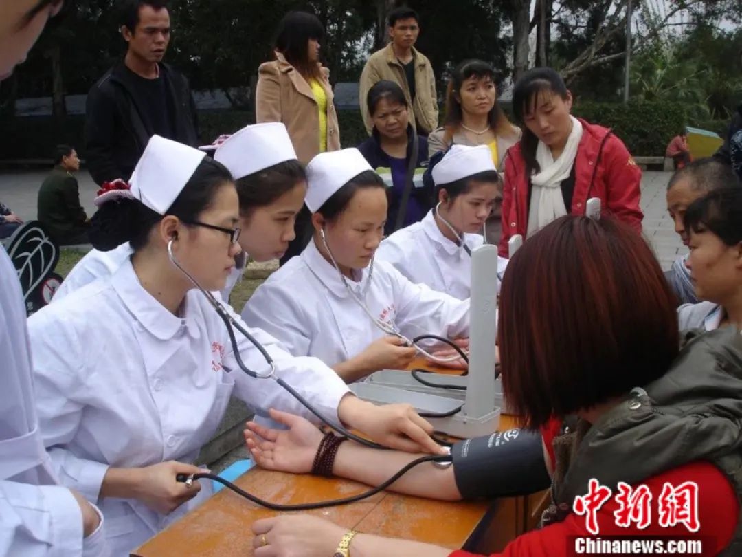 援鄂护士梁小霞走了，同学老师眼中她到底是个怎样的人？