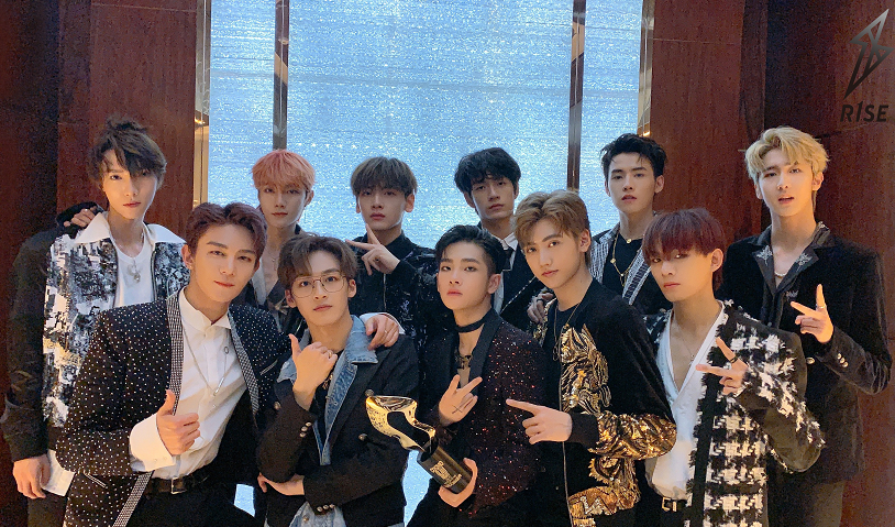 r1se的应援口号是"破晓而生,踏浪前行,r1se少年,巅峰相迎",这口号是不