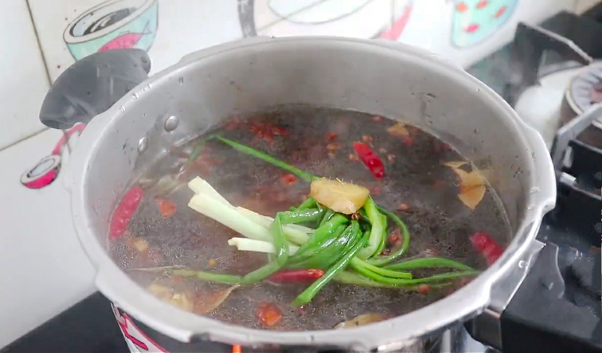 过年肘子的做法（过年肘子最好吃做法肥而不腻还简单）