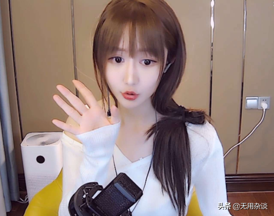 「斗鱼一姐」自曝主播收入：每月吸金超过百万，存款“仅”七位数