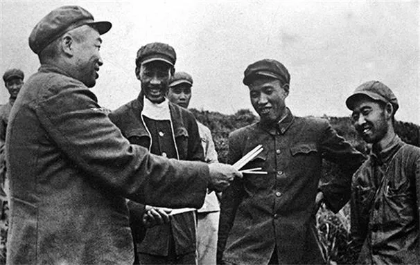 影视剧里的国军和真实的国军，中间差了10086个楚云飞