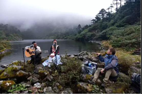在云南生活14年的英国人，让山人乐队红遍海外的“幕后者”