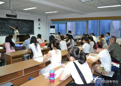 成考录取后用去学校吗？可以不去上课吗？