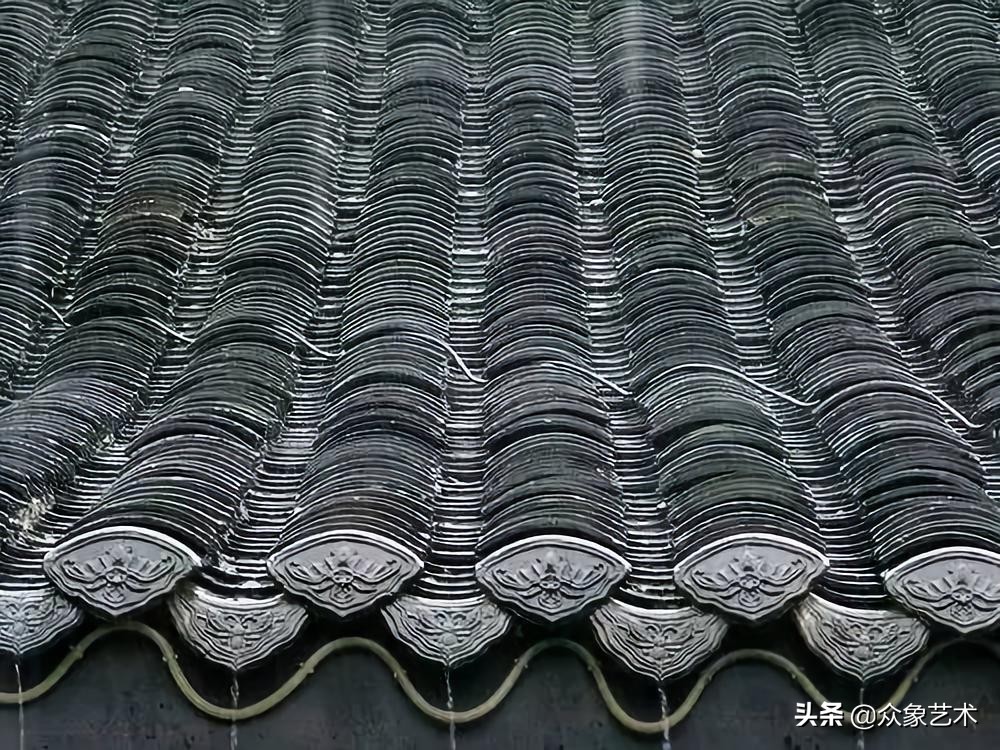 蓝字 ▲ 关注 众象你将打开不一样的艺术世界▼望多年以后,青砖白瓦