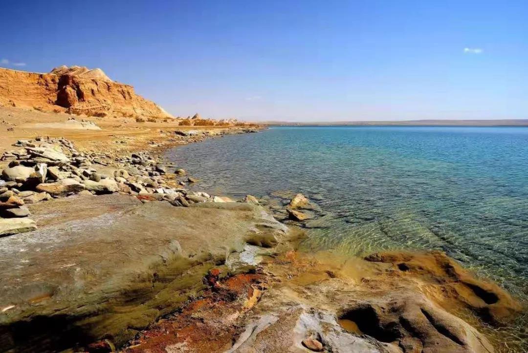 德令哈,这座被海子赋予"浪漫之名"的小城,究竟是什么样的?