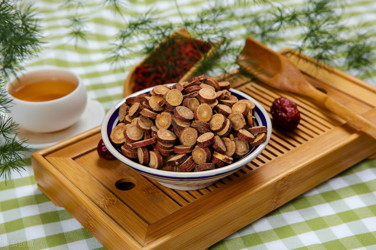 千古第一祛湿方，张仲景苓桂术甘汤方，帮你“拨云见日”除水湿