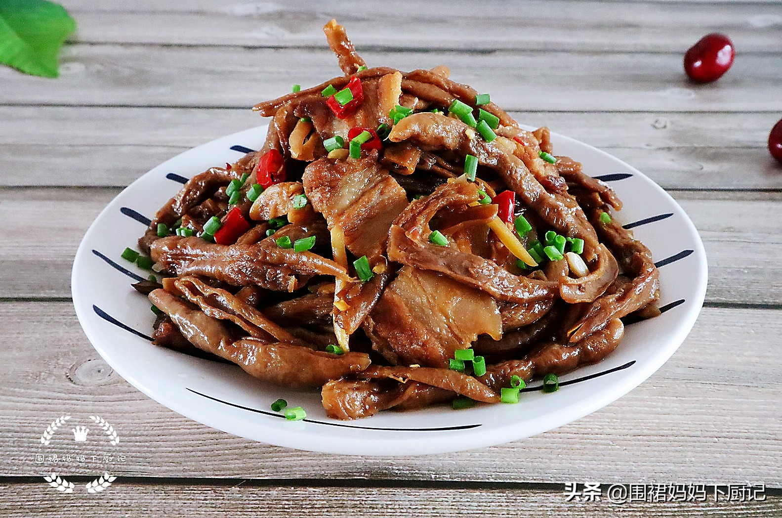 天热没胃口，试试这道菜，豆角软香弹牙，肉片肥而不腻，好吃下饭