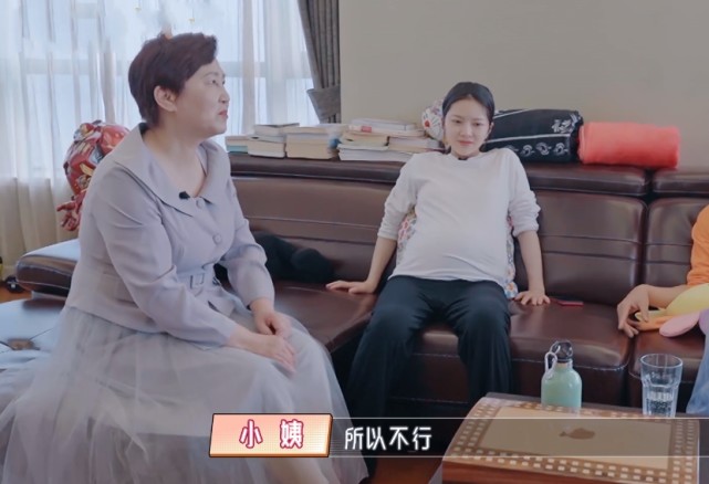 小姨送王灿足金的长命锁，谁注意王灿收到后的反应？太现实了吧