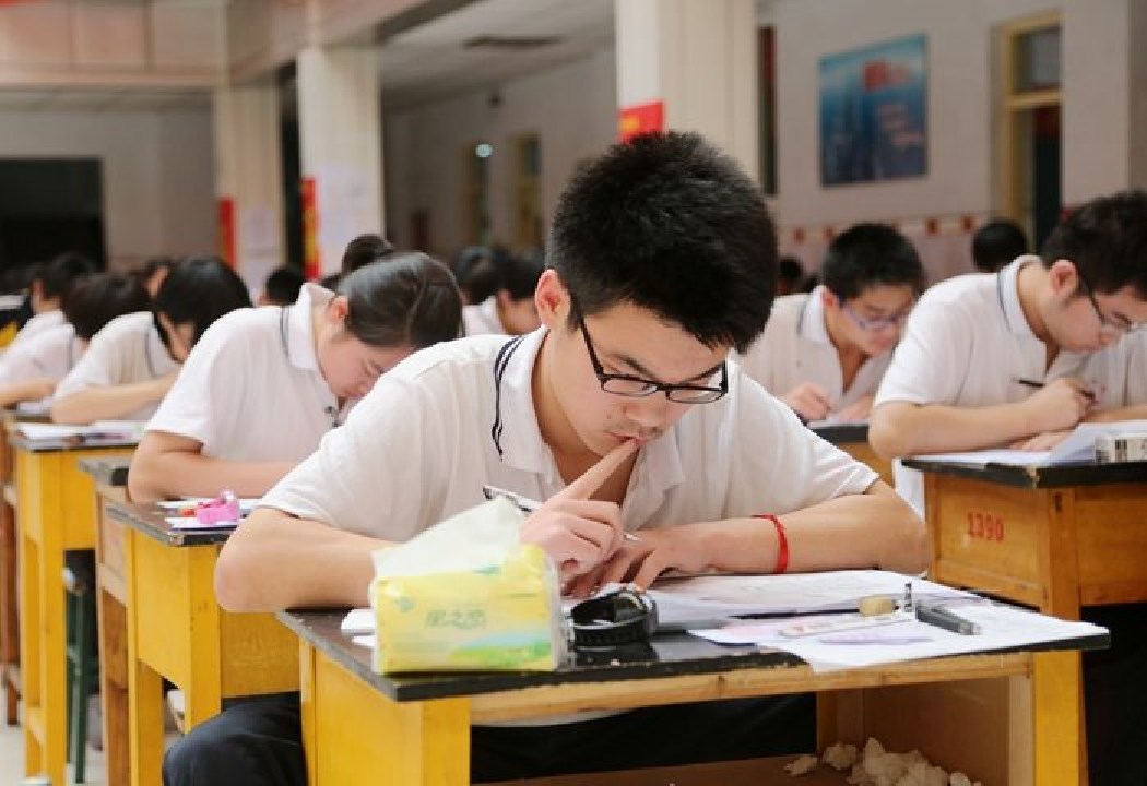 学霸高考749分，清华北大都向他抛出橄榄枝，父母却仍嫌弃他