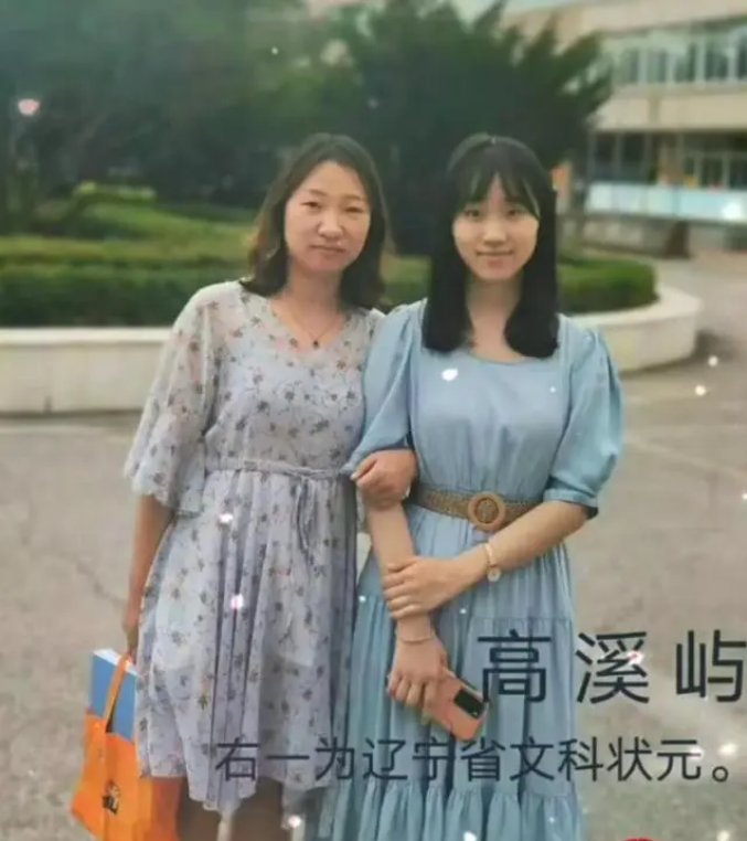 辽宁“高考女神”，683分夺得文科状元，谈吐气质不输武亦姝