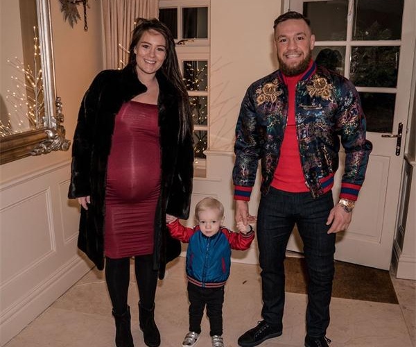 嘴炮康纳和妻子的故事图片 _飞翔号