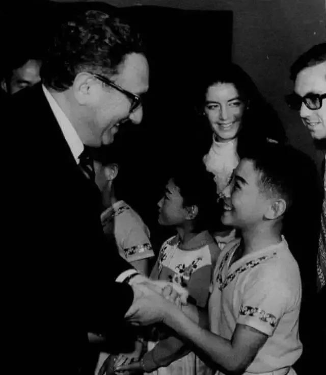 李連杰的家世背景到底有多牛？爺爺爸爸的簡介至今不敢公開