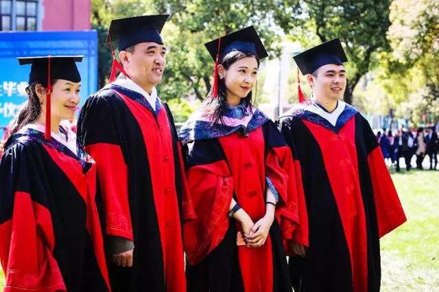 几岁大学毕业（我是博士学历）