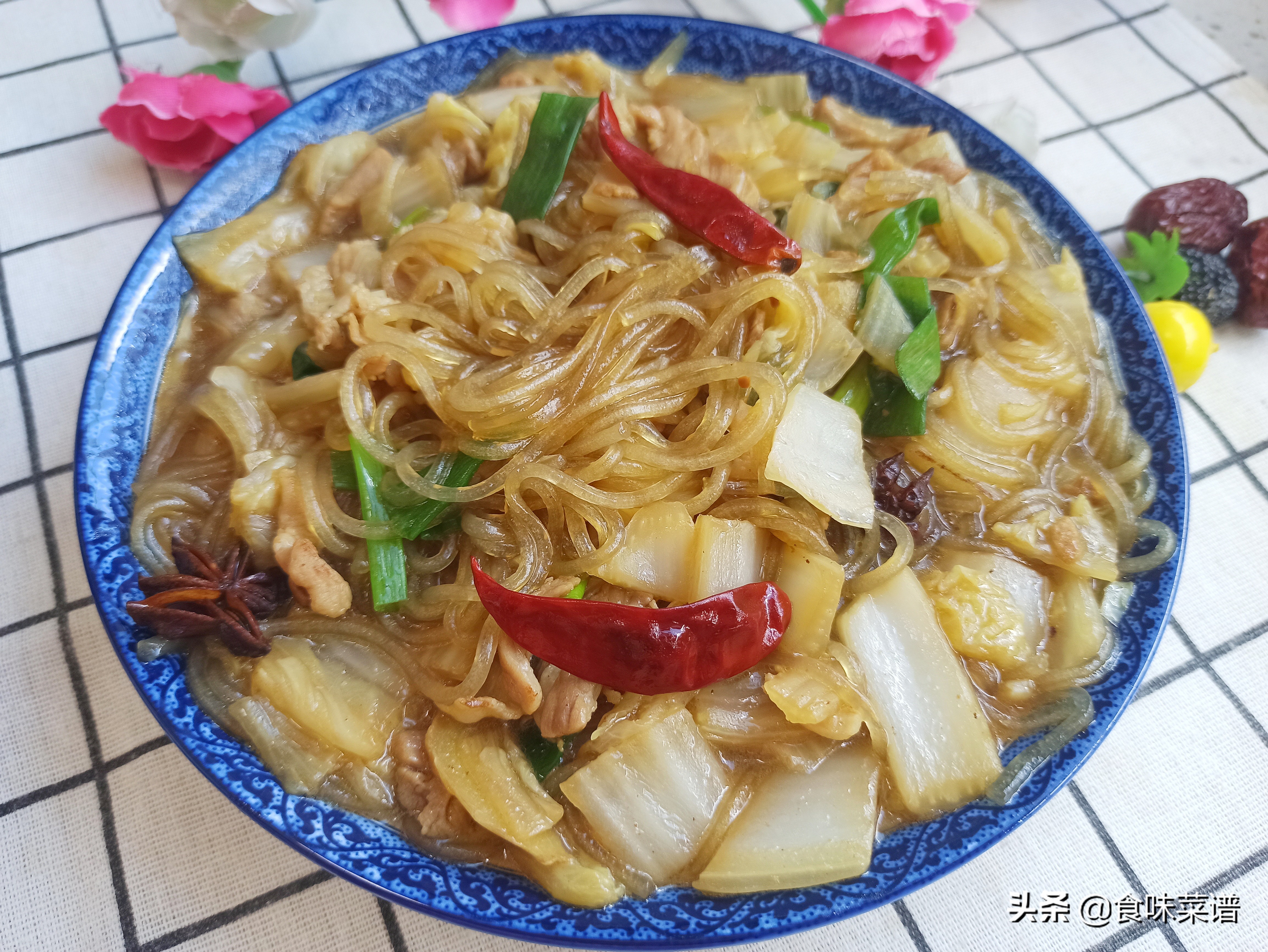 猪肉炖粉条怎么做才好吃？记住3个小技巧，鲜香入味，汤汁都不剩