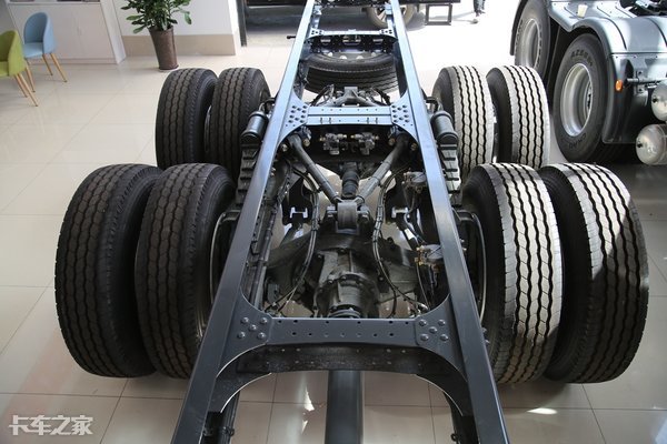 潍柴460马力，柳汽乘龙H7 8x4载货车报价31.2万，合你胃口吗？