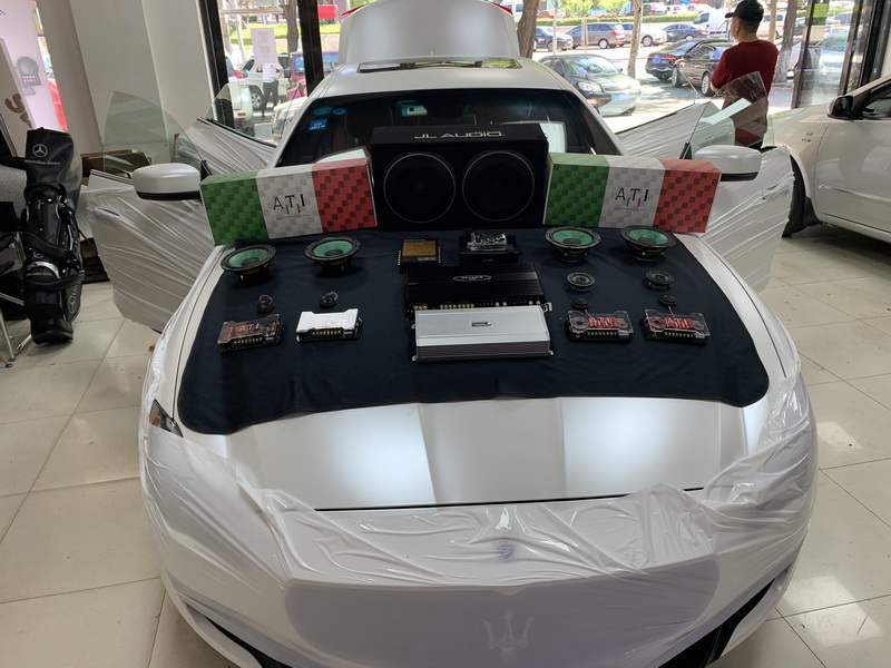 大连巨石音改店改装玛莎拉蒂总裁，升级喇叭加装低音炮提升音响效果