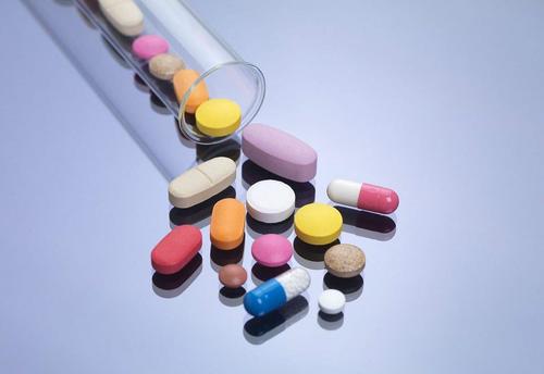 经常烧心、吐酸水消化不好？胃食道逆流影响大，4类药物有助改善