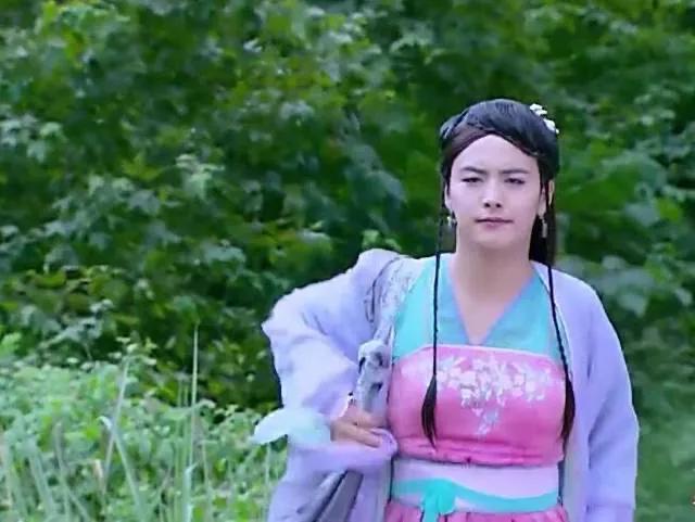 别以为贴个胡子就是女扮男装，这6位女星的男装太帅，真不糊弄人