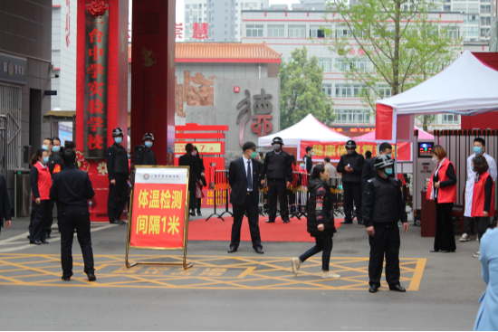 三台台中高三学子入学记