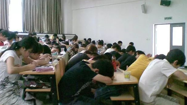 《人民日报》怒批熟睡中的大学生们：“你不失业，天理难容”