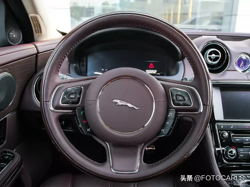 捷豹XJL 5.0巅峰创世版实拍,售价258.8万,它不跟BBA一般见识