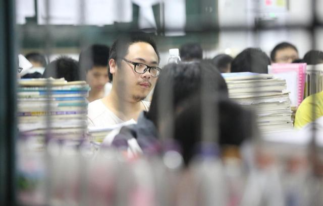 高考为什么不统一试卷？相同试卷为什么不统一划定分数线？揭秘啦